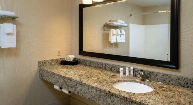 Двухместный люкс Country Inn & Suites By Radisson, Charleston South, WV