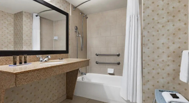 Четырёхместный номер Deluxe Wingate By Wyndham Southport