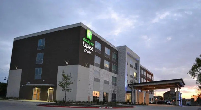 Кровать в общем номере Holiday Inn Express & Suites McKinney - Frisco East by IHG