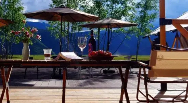 Shangri La Napahai Yila Pastoral Tent Hotel, Забронировать Отель Шангри-Ла Юньнань
