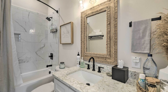 Апартаменты The Beaufort Flat Near Downtown & Waterfront!