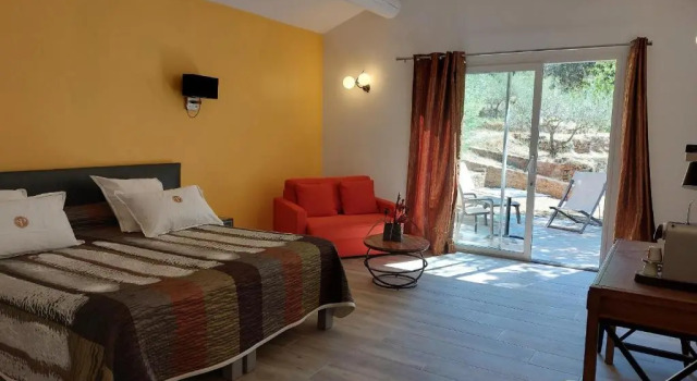 Номер Superior Logis Hôtel Restaurant Le Pradinas