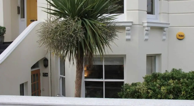 Central Brighton 2 Bedroom Apartment