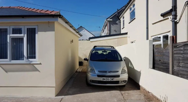 Beechfield House Modern studio self-contained unit with free WiFi and Parking and kitchen area 4m from city centre and castle, Забронировать Отель Кардифф Гламорган, рядом с Insole Court