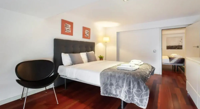 Plaça Catalunya Breathtaking 3bedroom Duplex with balcony, Забронировать Отель Барселона провинция Барселона, рядом с Приход Св. Августина