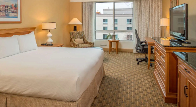 Двухместный номер с видом на внутренний двор Hilton Seattle Airport & Conference Center