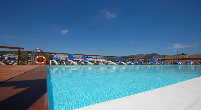Студия Мансарда с балконом Resort Sitges Apartment Free Parking