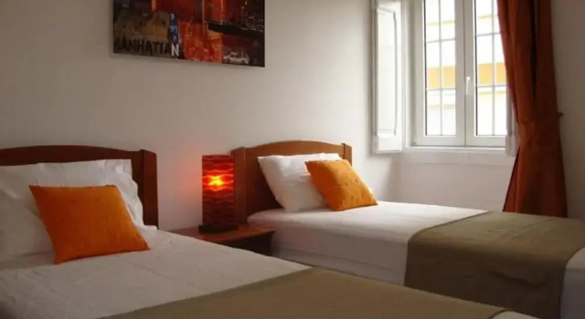 Modern 2-bed Apartment - Heart of Downtown Lisbon