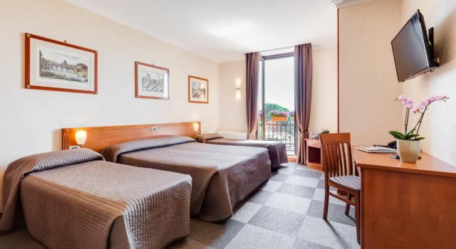 Четырёхместный номер Standard Romoli Hotel