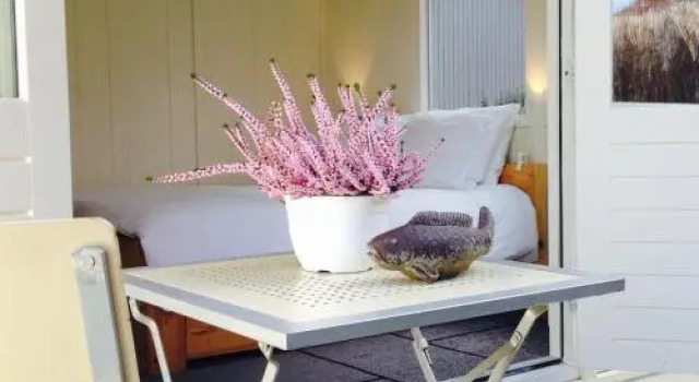 Tiny House Madame Jeanette nabij centrum en zee, Забронировать Отель Отели Норда 3 звезды, 3*