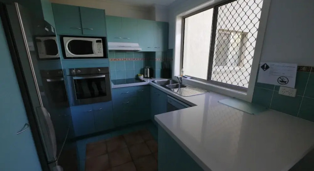 Апартаменты с 2 комнатами с балконом Sunsetcourt Budget holiday apartments surfers paradise