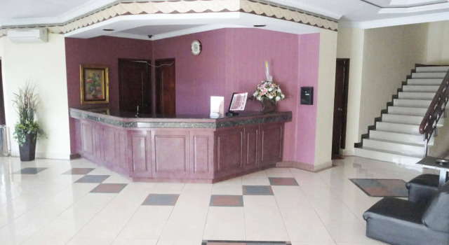 Quint Hotel, Rezervați Hotel Hoteluri în Sulawesi cu parcare, Parcare