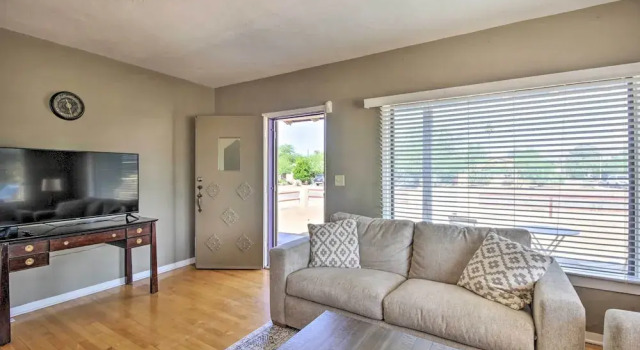 Tranquil Tucson Home w/ Yard - Walk to U of A, Забронировать Дом для отпуска Тусон штат Аризона, рядом с Arizona Stadium