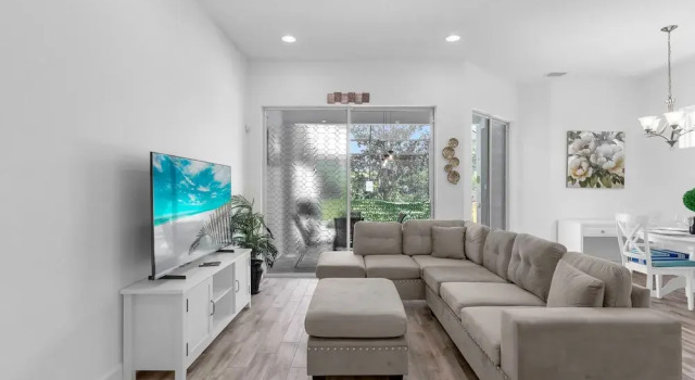 Upstay Family Getaway With Pool Near Disney