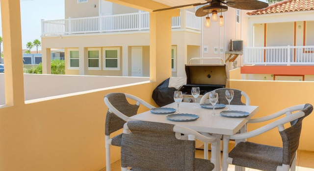 Коттедж с видом на сад Pompano Beachview Home