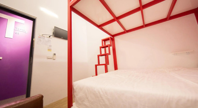Ekonomiczny czteroosobowy pokój SleepBox Hotel - Ximen