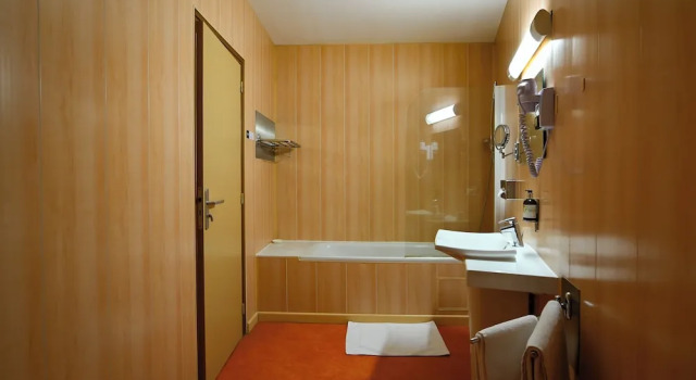 Трёхместный номер Standard с видом на бассейн Logis Hôtel Le Mas De Jossyl