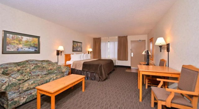 Люкс Kelly Inn and Suites Mitchell