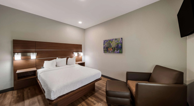 Шестиместный люкс с 2 комнатами Best Western Plus Bowie Inn & Suites