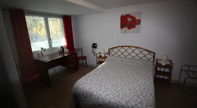 Hotel Restaurant Les Deux Sapins, Book Hotel  