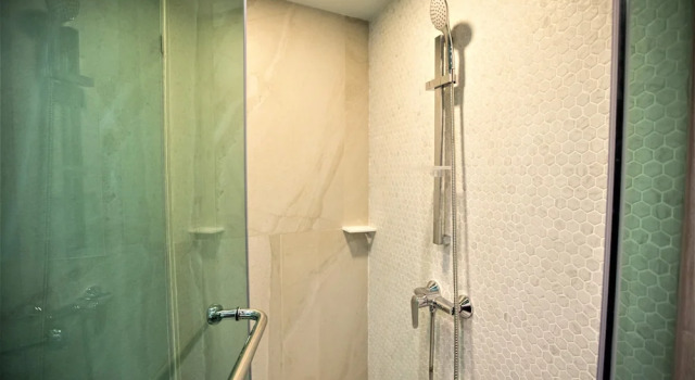 Люкс с видом на город First Pride Hotel