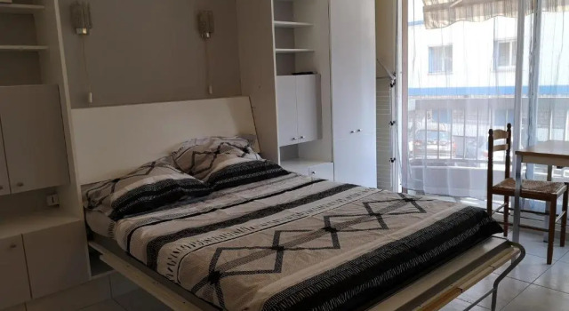 Agréable Studio Lumineux, Prenota Appartamento Hotel a Alvernia con parcheggio, Parcheggio