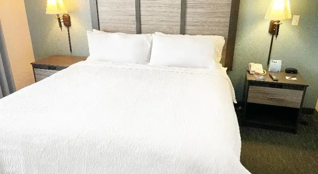 Люкс с видом на воду Holiday Inn Express & Suites Clermont Se West Orlando by IHG