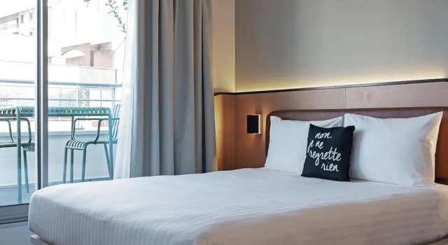 Двухместный номер Standard с балконом Moxy Paris Bastille
