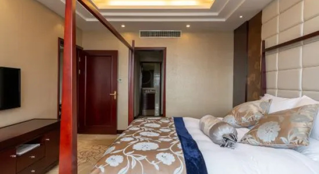 Трёхместный люкс Deluxe Huijin International Hotel