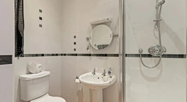 Коттедж 7 South Beach Court - Sea Front Apartment With Spectacular Sea Views
