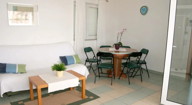 Apartment With 2 Bedrooms in Crikvenica, With Wonderful sea View, Furn, Забронировать Апартаменты/квартира Отели Приморско-Горанской жупания с парковкой, Парковка