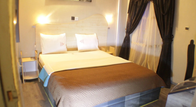 Kemal Hotel, Rezervovat Hotel Hotely v Douala s parkováním, Parkování