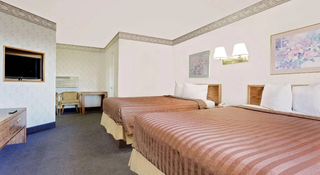 Четырёхместный номер Standard Travelodge by Wyndham Page, View of Lake Powell
