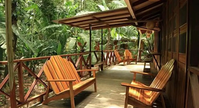 Семейное бунгало с 2 комнатами Pachamama Nueva River side Bungalows Punta Uva