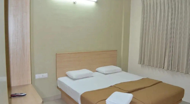 The Red Lotus Grand, Book Lejlighed Mysore Bangalore
