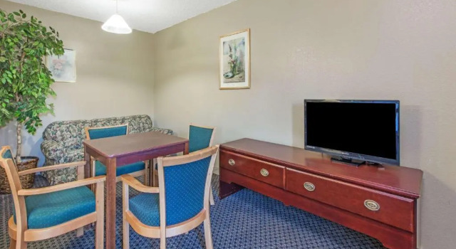 Standard Vierer Zimmer Super 8 by Wyndham Sullivan