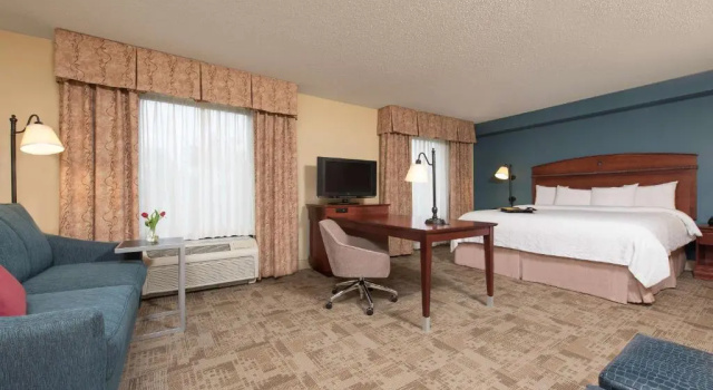 Люкс Hampton Inn & Suites Bloomington-Normal