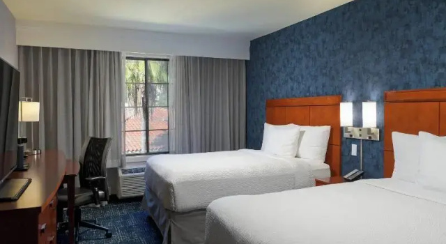 Четырёхместный номер Standard Courtyard by Marriott San Diego Old Town