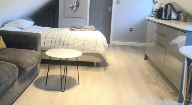 Contemporary Style Studio, Забронировать Отель Отели в центре Брэкнэлл, в центре