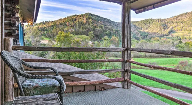 River Access + Mtn Views: Cullowhee Lodge!