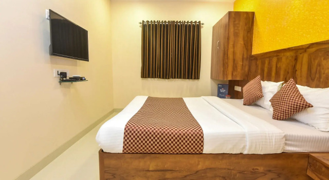 Prakash Inn By OYO Rooms, Varaa Hotelli Hotellit New Delhi uima-altaalla, Uima-allas