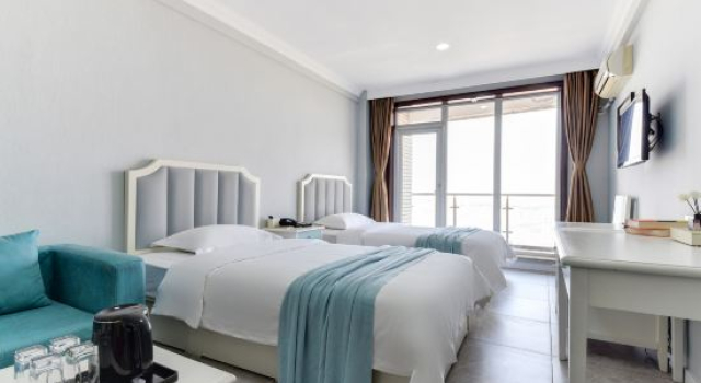 Люкс с 2 комнатами Xiduoduo Holiday Hotel(喜多多海景假日酒店（南戴河仙螺岛店）)