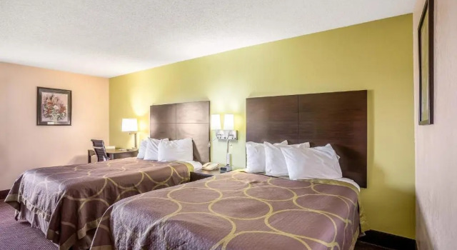 Четырёхместный номер Standard Super 8 by Wyndham Galesburg