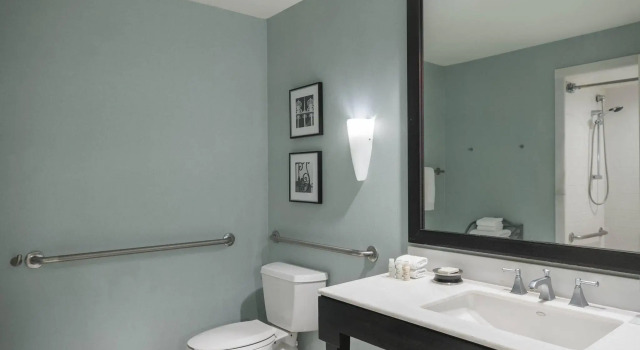 Четырёхместный номер Executive Renaissance New Orleans Pere Marquette French Quarter Area Hotel