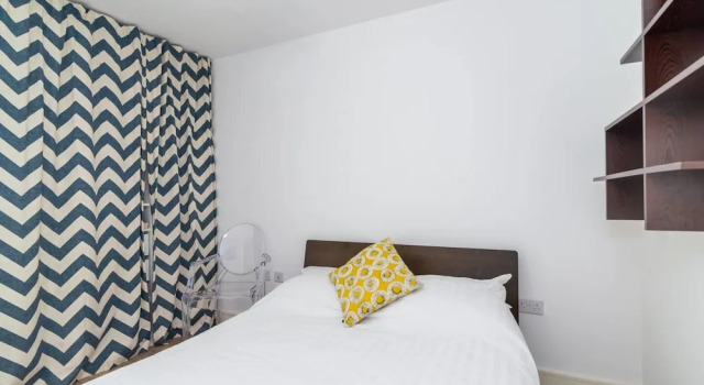 Lovely Studio Flat w/ Terrace in Southeast London, Забронировать Отель Тауэр-Хэмлетс Лондон, рядом с Лесной массив «Раша-Док»