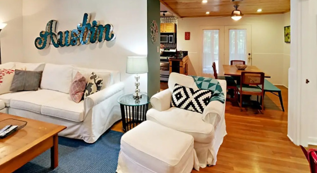 2BR Newly Remodeled Stylish Rosedale House by RedAwning, Rezervovat Hotel Austin Greater Austin