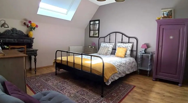Les Trois Provinces, Book Hotel  