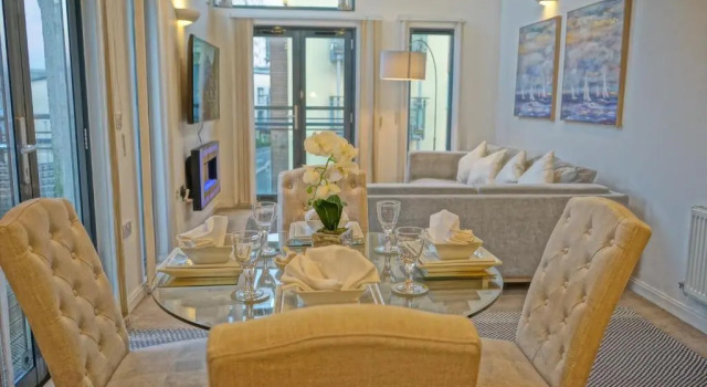 Penthouse Swansea Marina City Centre 100m from Beach, Забронировать Отель Суонси Полуостров Гоуэр, рядом с The Environment Centre
