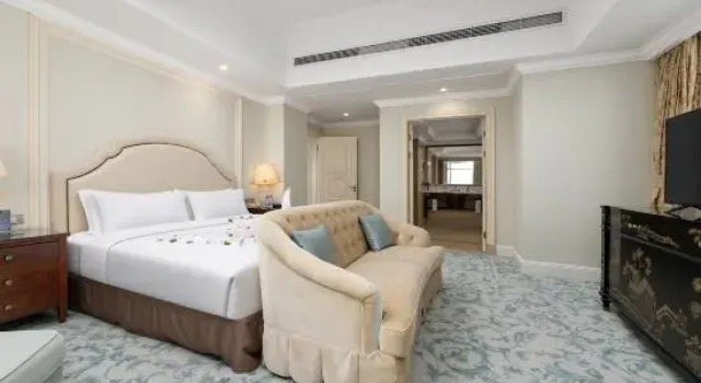 Двухместный люкс Deluxe Qingdao Jinshi International Hotel
