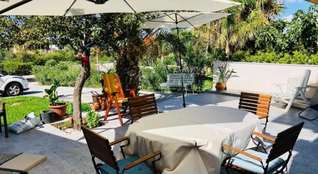 Апартаменты с 3 комнатами VILLA OASI a 50 mt dalla spiaggia